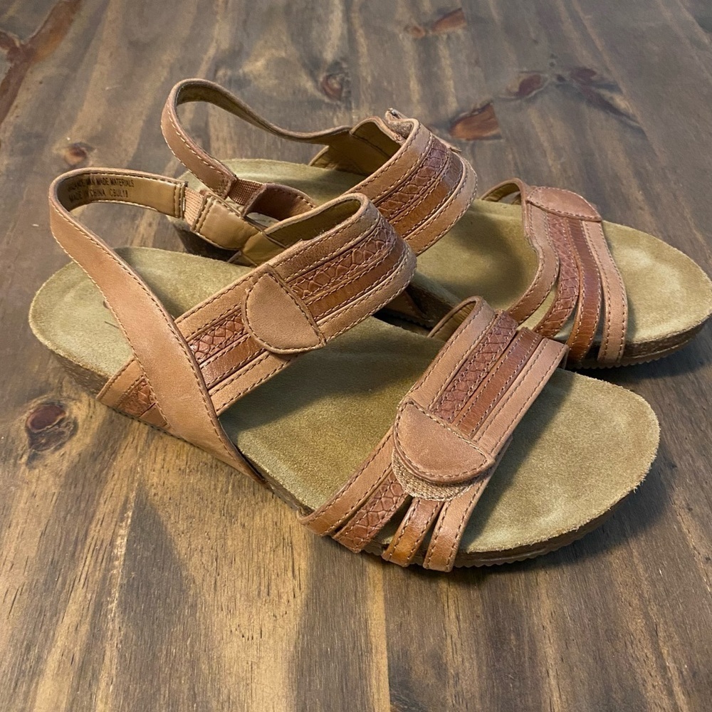 Comfortiva PAMELA II Brown Leather Ankle Strap Wedge Sandals 6 Wide EUC LN 6W
